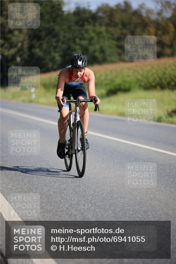 01.09.2024 - 17. Tribühne Triathlon H.Heesch http://msf.ph/oto/6941055 01.09.2024 10:42:41 Radfahren 246, 251, 253, 264, 273, 274 meine-sportfotos.de