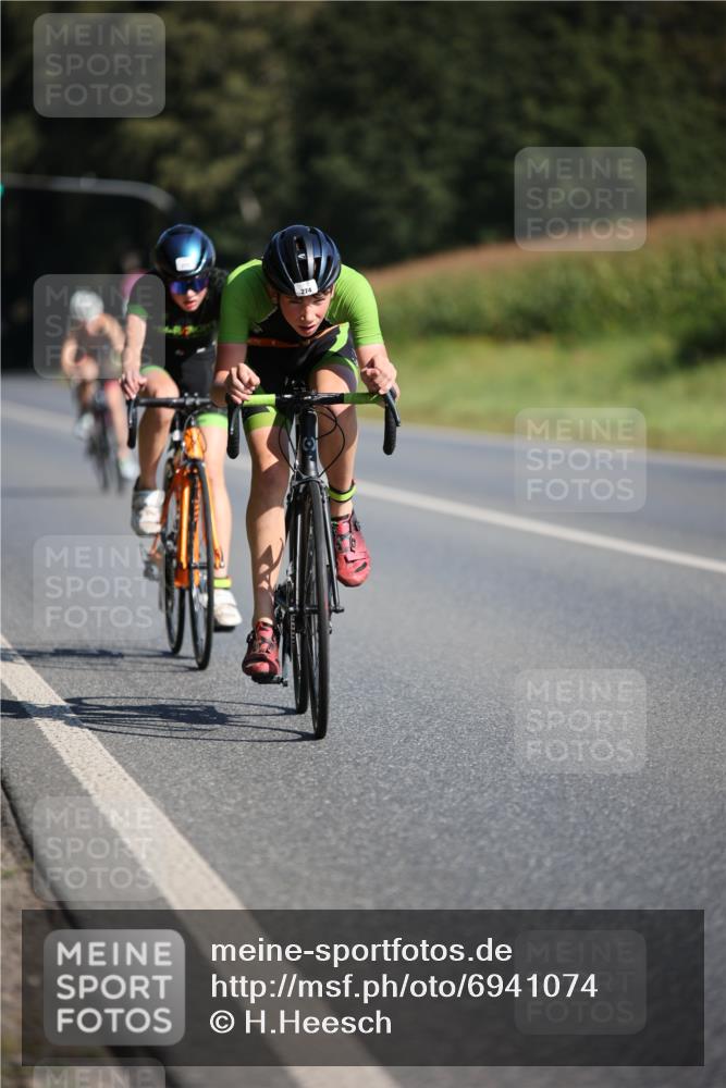 01.09.2024 - 17. Tribühne Triathlon H.Heesch http://msf.ph/oto/6941074 01.09.2024 10:42:48 Radfahren 246, 264, 273, 274 meine-sportfotos.de
