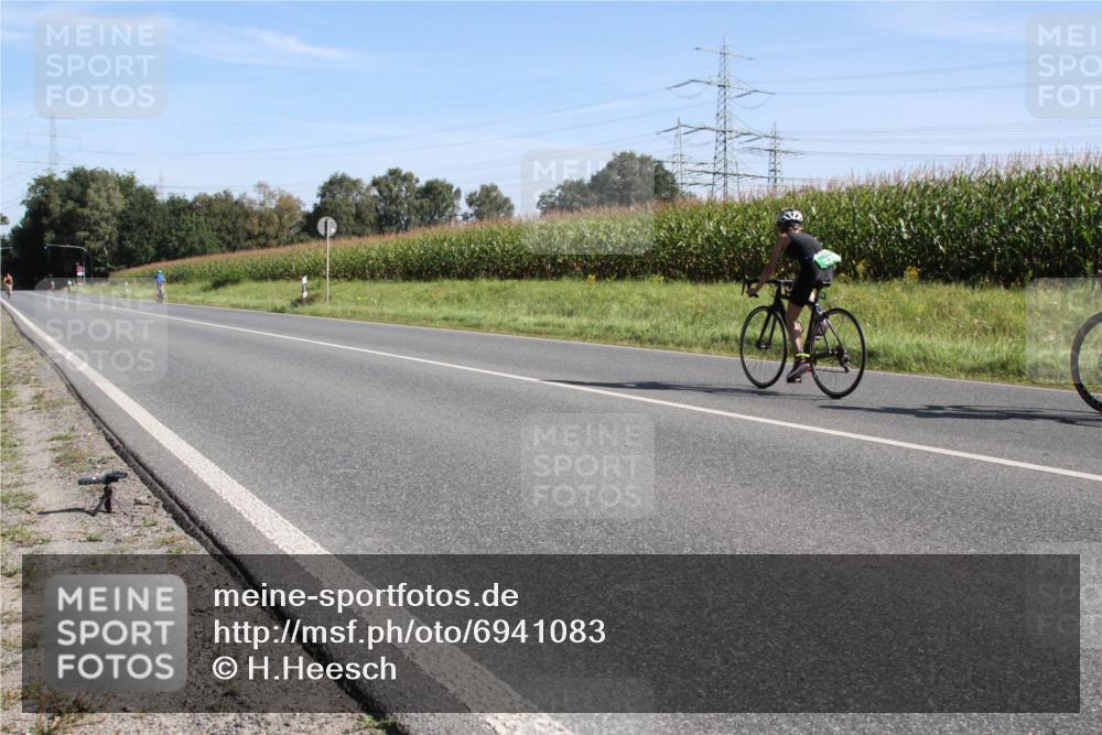 01.09.2024 - 17. Tribühne Triathlon H.Heesch http://msf.ph/oto/6941083 01.09.2024 10:32:43 Radfahren 174, 229, 263 meine-sportfotos.de