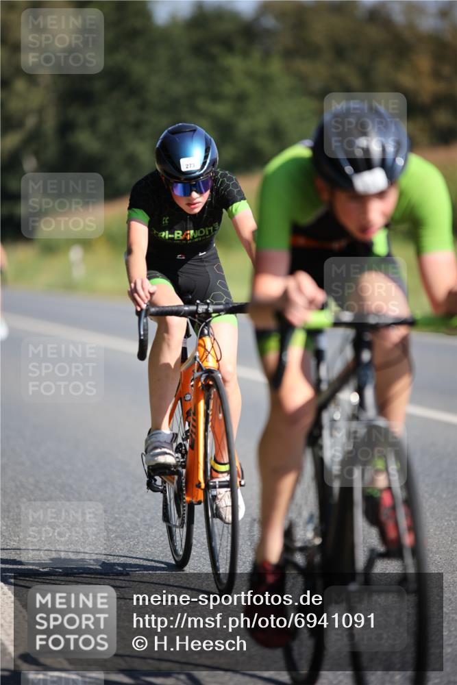 01.09.2024 - 17. Tribühne Triathlon H.Heesch http://msf.ph/oto/6941091 01.09.2024 10:42:49 Radfahren 246, 264, 273, 274 meine-sportfotos.de