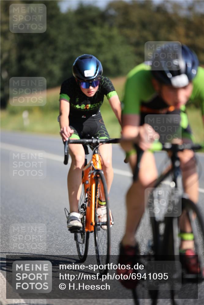 01.09.2024 - 17. Tribühne Triathlon H.Heesch http://msf.ph/oto/6941095 01.09.2024 10:42:49 Radfahren 246, 264, 273, 274 meine-sportfotos.de