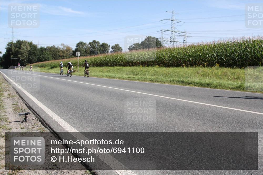 01.09.2024 - 17. Tribühne Triathlon H.Heesch http://msf.ph/oto/6941100 01.09.2024 10:32:54 Radfahren 149, 206, 209, 233, 280, 299 meine-sportfotos.de