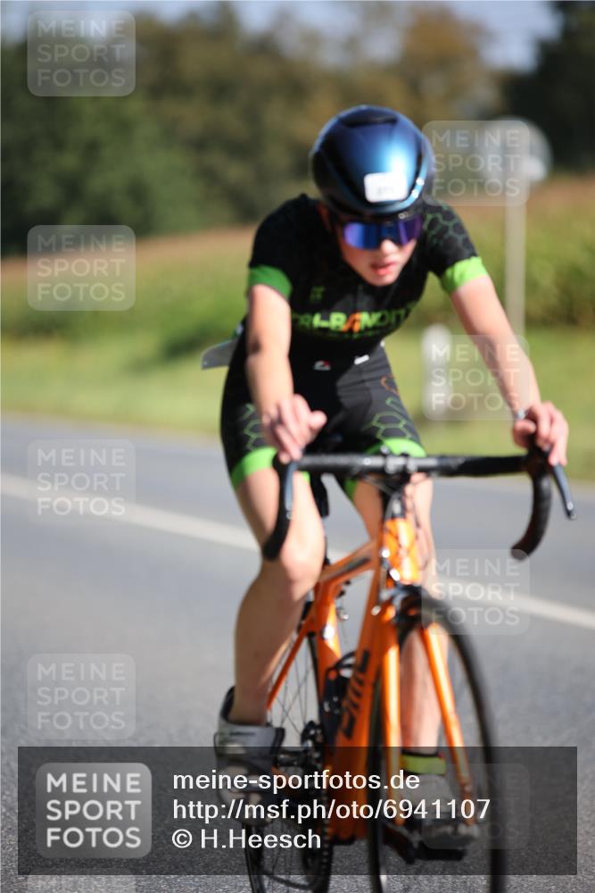 01.09.2024 - 17. Tribühne Triathlon H.Heesch http://msf.ph/oto/6941107 01.09.2024 10:42:49 Radfahren 246, 264, 273, 274 meine-sportfotos.de