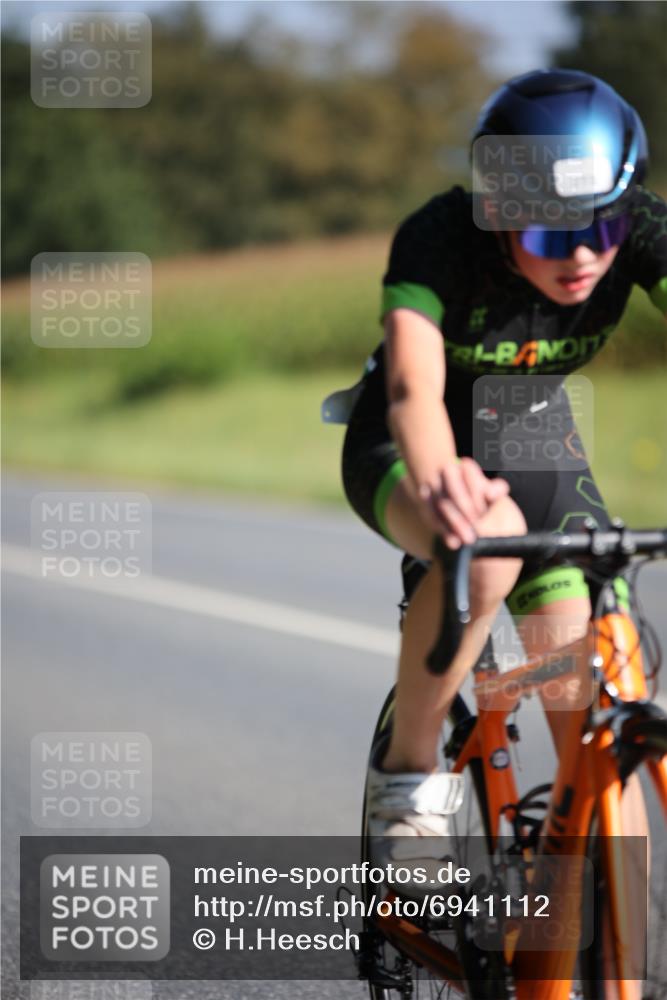 01.09.2024 - 17. Tribühne Triathlon H.Heesch http://msf.ph/oto/6941112 01.09.2024 10:42:49 Radfahren 246, 264, 273, 274 meine-sportfotos.de