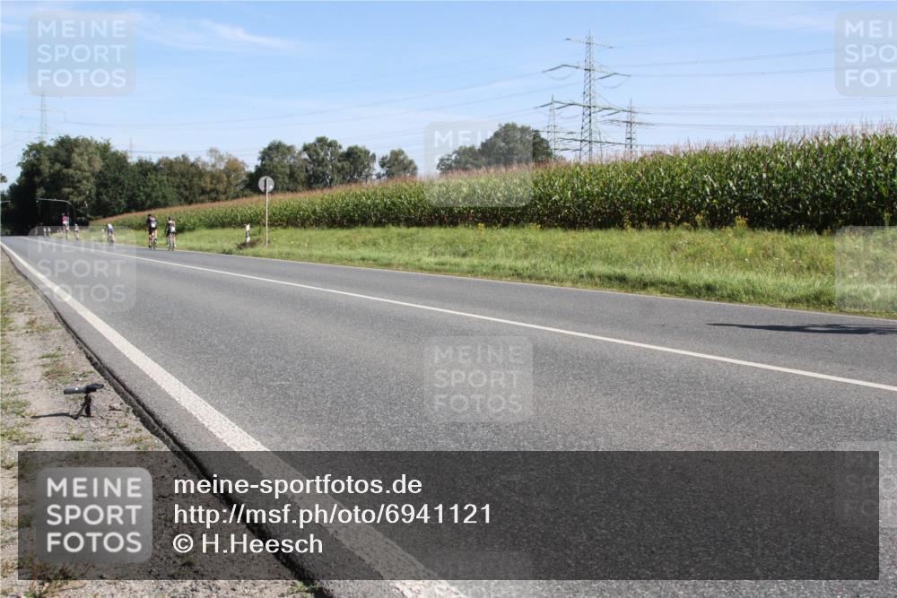 01.09.2024 - 17. Tribühne Triathlon H.Heesch http://msf.ph/oto/6941121 01.09.2024 10:33:16 Radfahren 291 meine-sportfotos.de