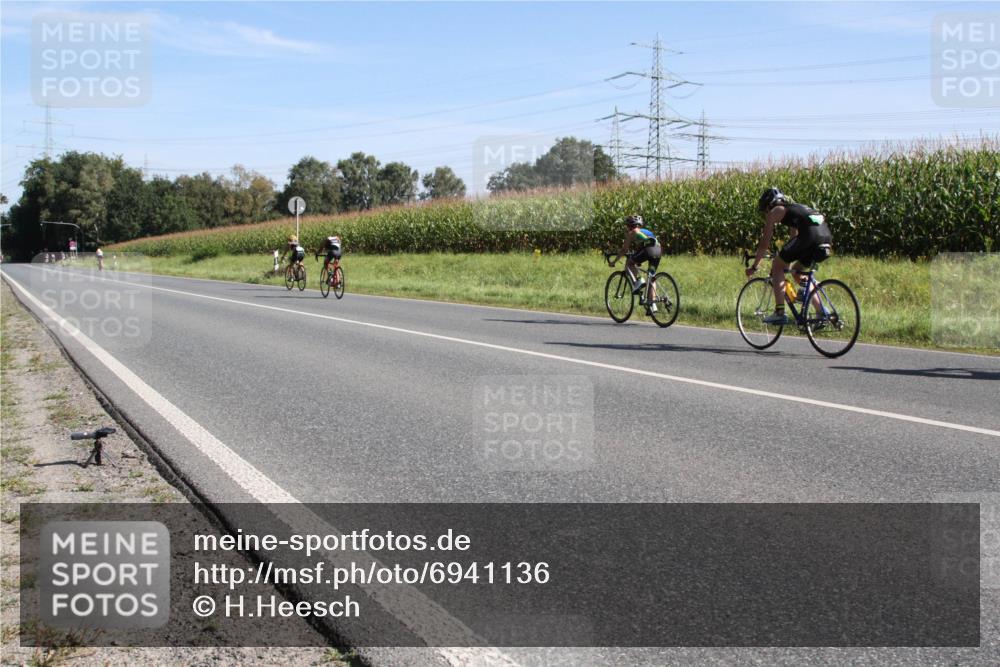 01.09.2024 - 17. Tribühne Triathlon H.Heesch http://msf.ph/oto/6941136 01.09.2024 10:33:27 Radfahren 171, 172, 173, 188, 225, 281, 298 meine-sportfotos.de