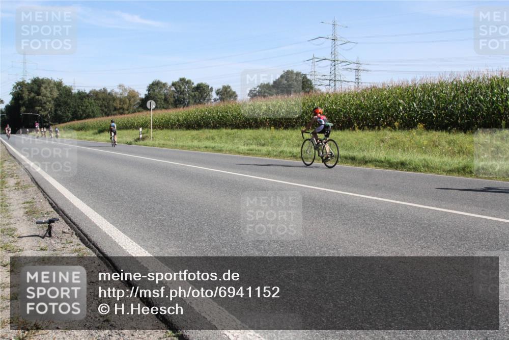 01.09.2024 - 17. Tribühne Triathlon H.Heesch http://msf.ph/oto/6941152 01.09.2024 10:33:36 Radfahren 108, 173, 216, 218, 239, 279, 283 meine-sportfotos.de