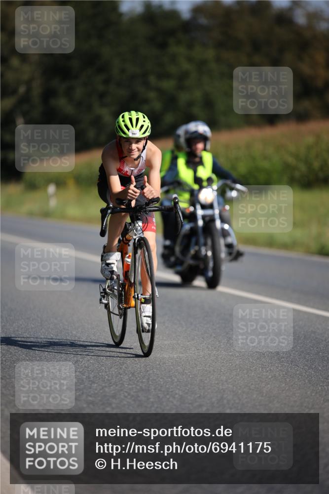 01.09.2024 - 17. Tribühne Triathlon H.Heesch http://msf.ph/oto/6941175 01.09.2024 10:43:23 Radfahren 207, 272, 277, 296 meine-sportfotos.de