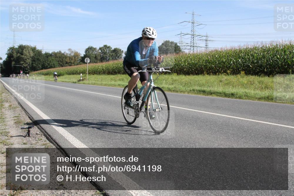 01.09.2024 - 17. Tribühne Triathlon H.Heesch http://msf.ph/oto/6941198 01.09.2024 10:33:59 Radfahren 144, 224 meine-sportfotos.de