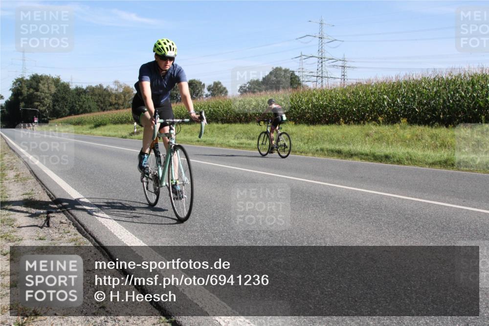 01.09.2024 - 17. Tribühne Triathlon H.Heesch http://msf.ph/oto/6941236 01.09.2024 10:34:27 Radfahren 137, 158, 192, 202 meine-sportfotos.de