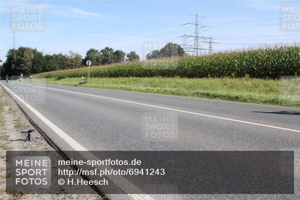 01.09.2024 - 17. Tribühne Triathlon H.Heesch http://msf.ph/oto/6941243 01.09.2024 10:34:40 Radfahren 193, 196 meine-sportfotos.de