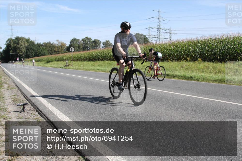01.09.2024 - 17. Tribühne Triathlon H.Heesch http://msf.ph/oto/6941254 01.09.2024 10:34:49 Radfahren 241, 282, 1064 meine-sportfotos.de