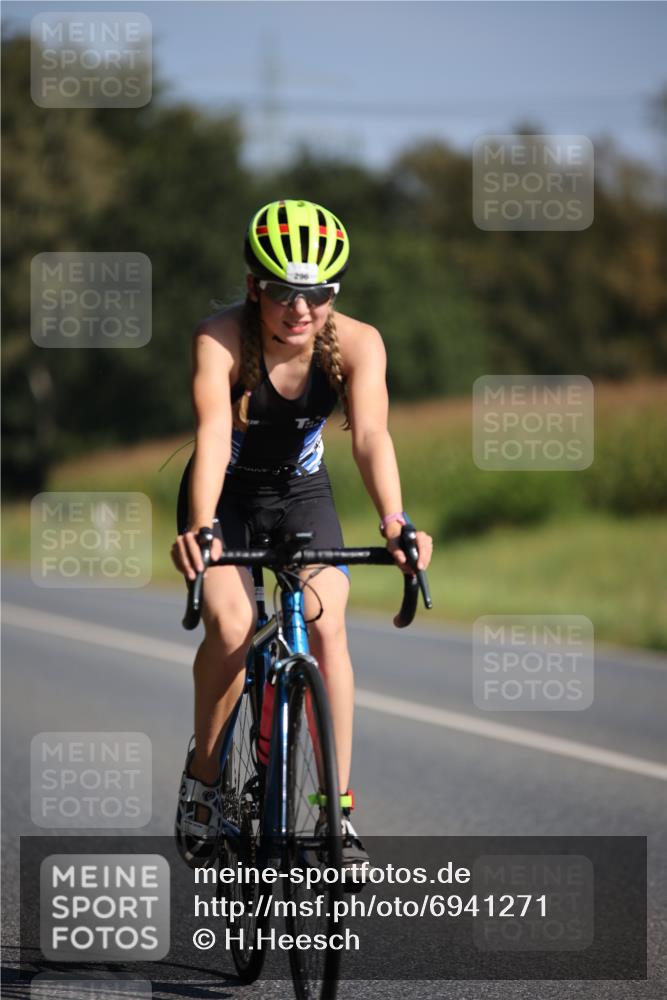 01.09.2024 - 17. Tribühne Triathlon H.Heesch http://msf.ph/oto/6941271 01.09.2024 10:43:29 Radfahren 296 meine-sportfotos.de