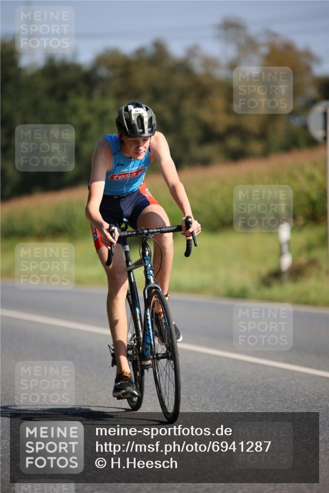 01.09.2024 - 17. Tribühne Triathlon H.Heesch http://msf.ph/oto/6941287 01.09.2024 10:43:48 Radfahren 267, 270 meine-sportfotos.de