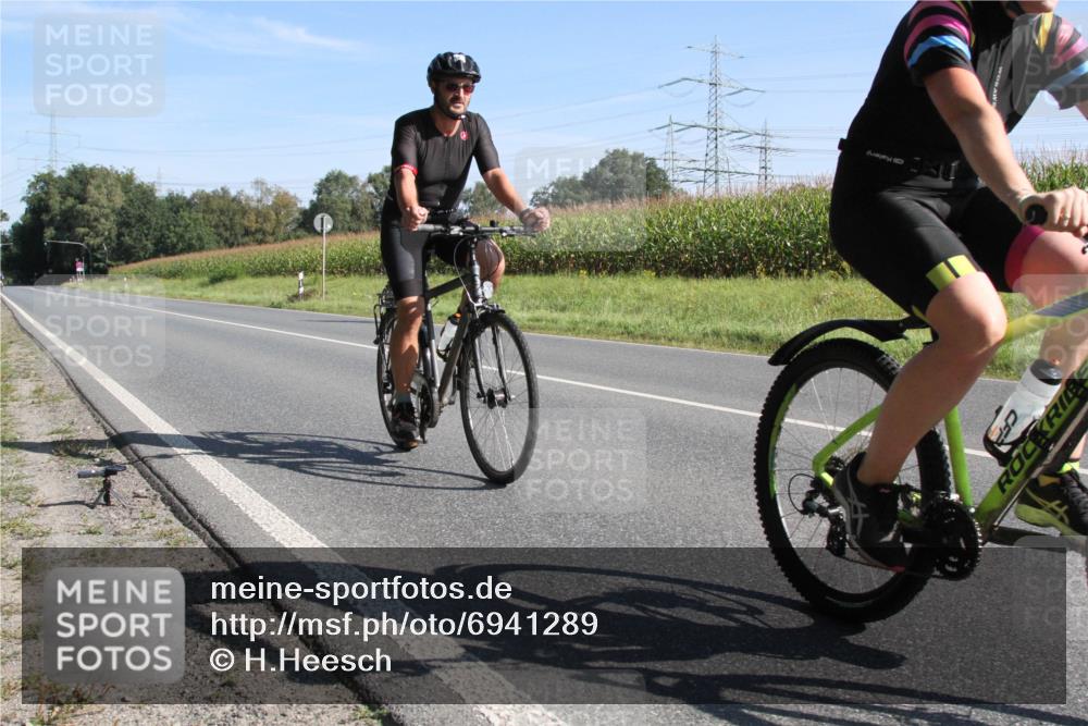01.09.2024 - 17. Tribühne Triathlon H.Heesch http://msf.ph/oto/6941289 01.09.2024 10:35:24 Radfahren 142, 165, 166 meine-sportfotos.de