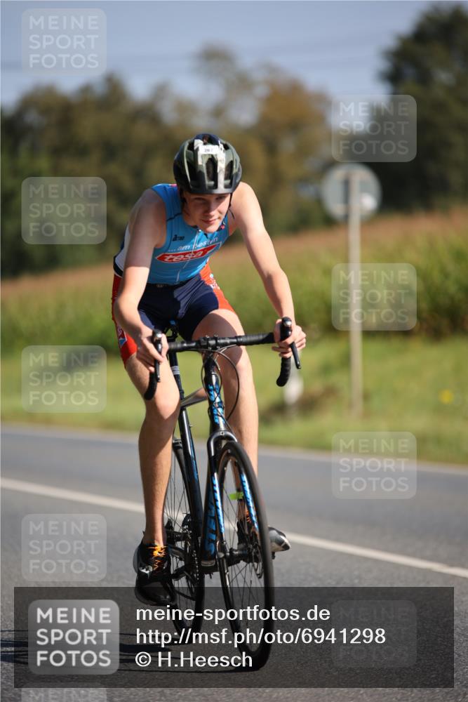 01.09.2024 - 17. Tribühne Triathlon H.Heesch http://msf.ph/oto/6941298 01.09.2024 10:43:48 Radfahren 267, 270 meine-sportfotos.de