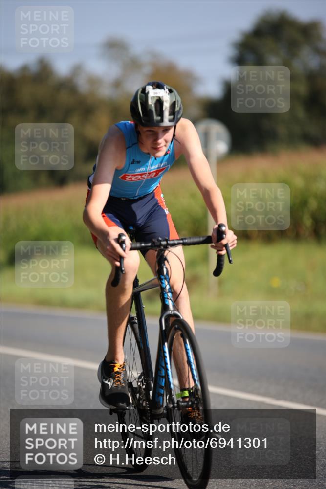 01.09.2024 - 17. Tribühne Triathlon H.Heesch http://msf.ph/oto/6941301 01.09.2024 10:43:48 Radfahren 267, 270 meine-sportfotos.de