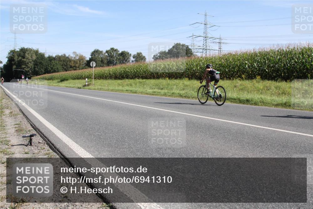 01.09.2024 - 17. Tribühne Triathlon H.Heesch http://msf.ph/oto/6941310 01.09.2024 10:35:48 Radfahren 190, 201, 223, 284, 307 meine-sportfotos.de