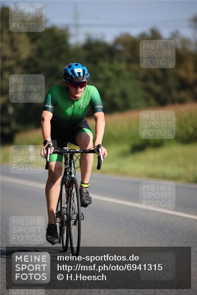 01.09.2024 - 17. Tribühne Triathlon H.Heesch http://msf.ph/oto/6941315 01.09.2024 10:43:54 Radfahren 186, 270, 293, 302 meine-sportfotos.de