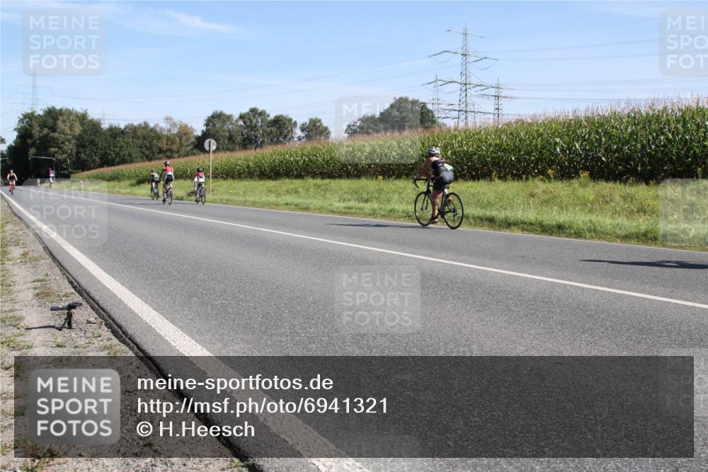 01.09.2024 - 17. Tribühne Triathlon H.Heesch http://msf.ph/oto/6941321 01.09.2024 10:35:51 Radfahren 190, 201, 223, 284, 307 meine-sportfotos.de