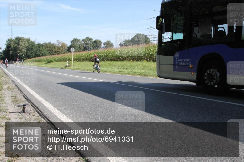 01.09.2024 - 17. Tribühne Triathlon H.Heesch http://msf.ph/oto/6941331 01.09.2024 10:36:05 Radfahren 203 meine-sportfotos.de