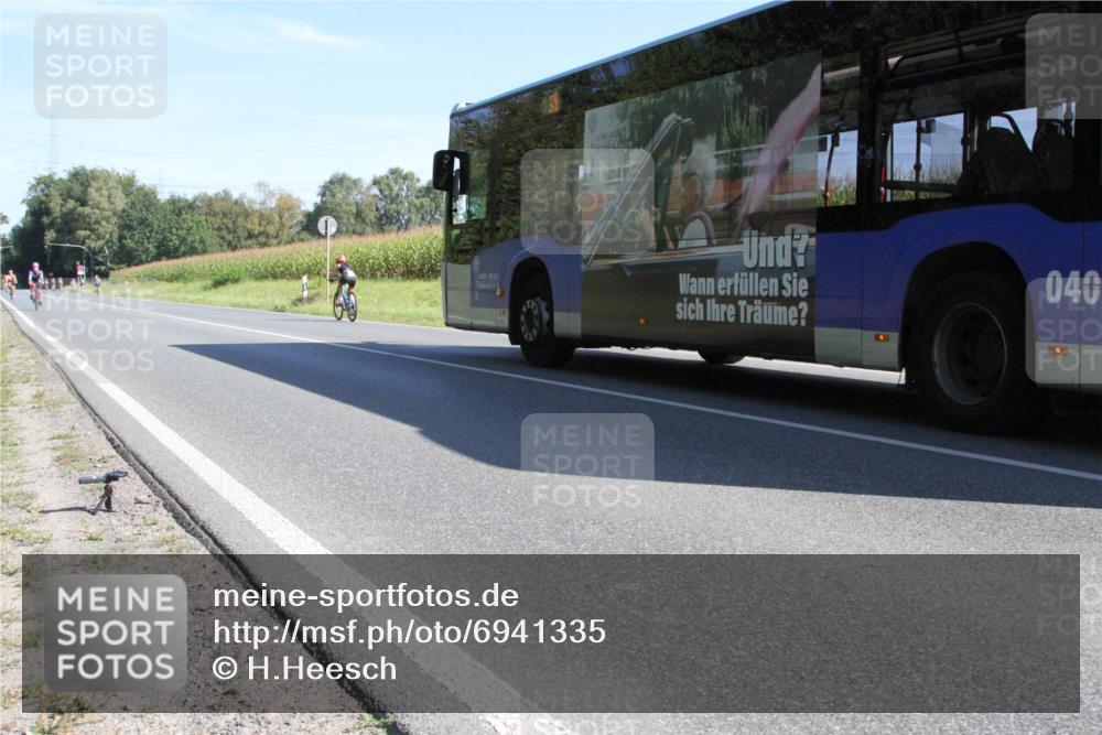 01.09.2024 - 17. Tribühne Triathlon H.Heesch http://msf.ph/oto/6941335 01.09.2024 10:36:06 Radfahren 203, 1066 meine-sportfotos.de