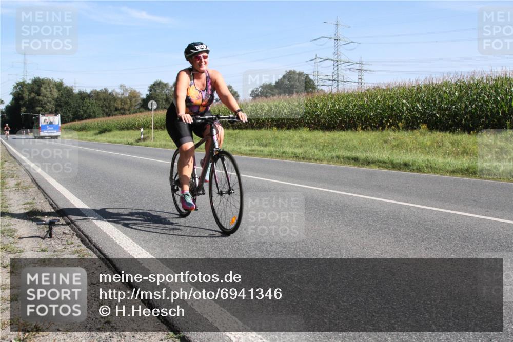 01.09.2024 - 17. Tribühne Triathlon H.Heesch http://msf.ph/oto/6941346 01.09.2024 10:36:15 Radfahren 1066, 1072 meine-sportfotos.de