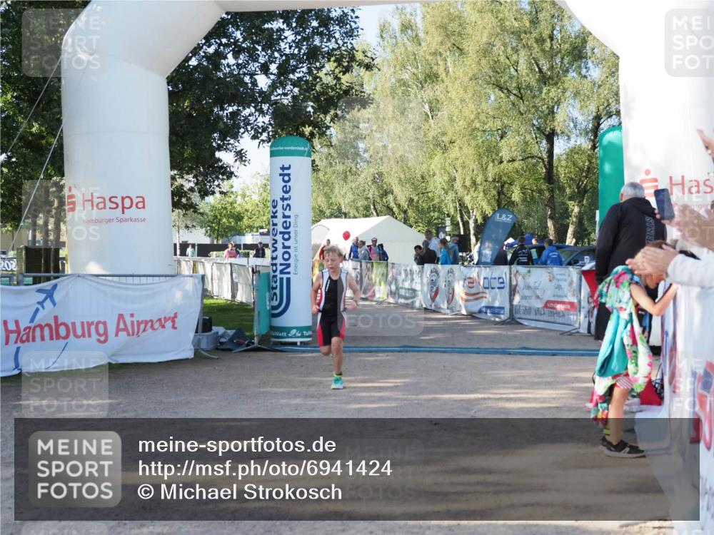 01.09.2024 - 17. Tribühne Triathlon Michael Strokosch http://msf.ph/oto/6941424 01.09.2024 09:13:54 Ziel 14, 27 meine-sportfotos.de