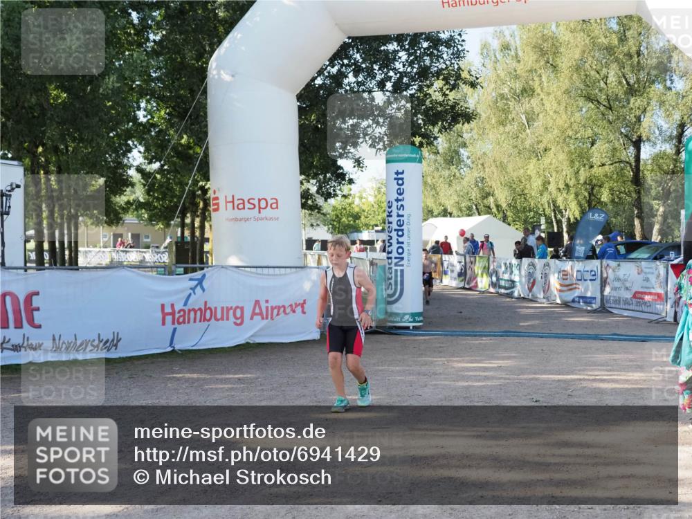 01.09.2024 - 17. Tribühne Triathlon Michael Strokosch http://msf.ph/oto/6941429 01.09.2024 09:13:55 Ziel 14, 27 meine-sportfotos.de