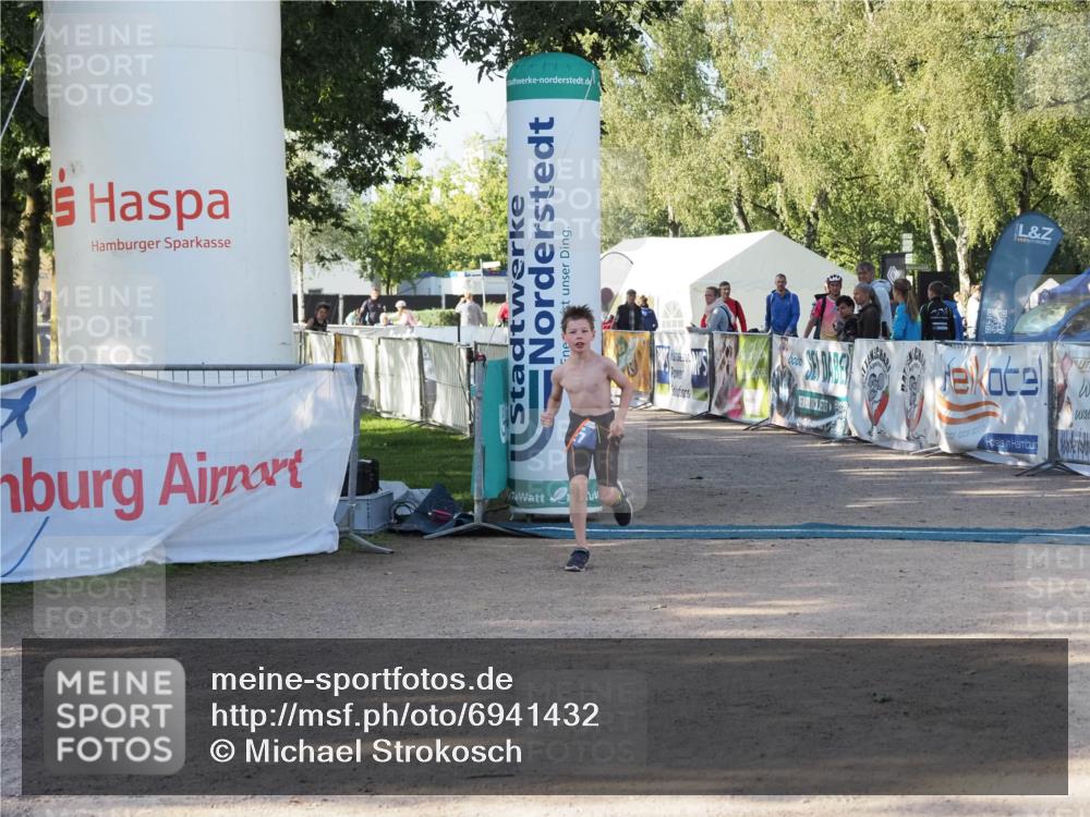 01.09.2024 - 17. Tribühne Triathlon Michael Strokosch http://msf.ph/oto/6941432 01.09.2024 09:13:58 Ziel 14, 27 meine-sportfotos.de