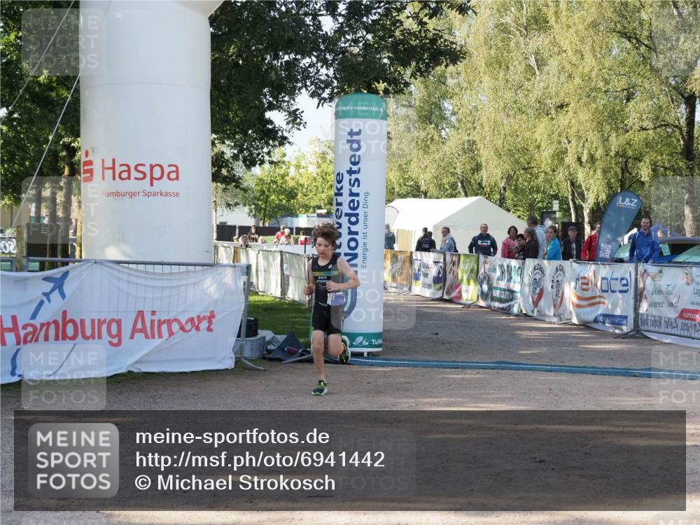 01.09.2024 - 17. Tribühne Triathlon Michael Strokosch http://msf.ph/oto/6941442 01.09.2024 09:14:06 Ziel 1 meine-sportfotos.de