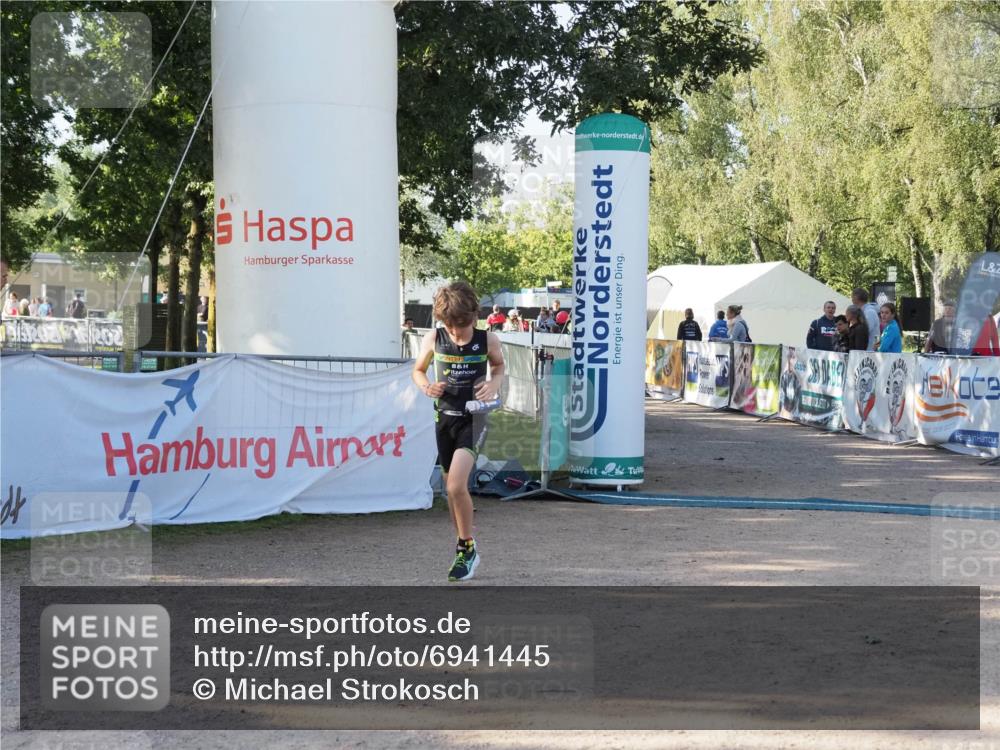 01.09.2024 - 17. Tribühne Triathlon Michael Strokosch http://msf.ph/oto/6941445 01.09.2024 09:14:07 Ziel 1, 40 meine-sportfotos.de