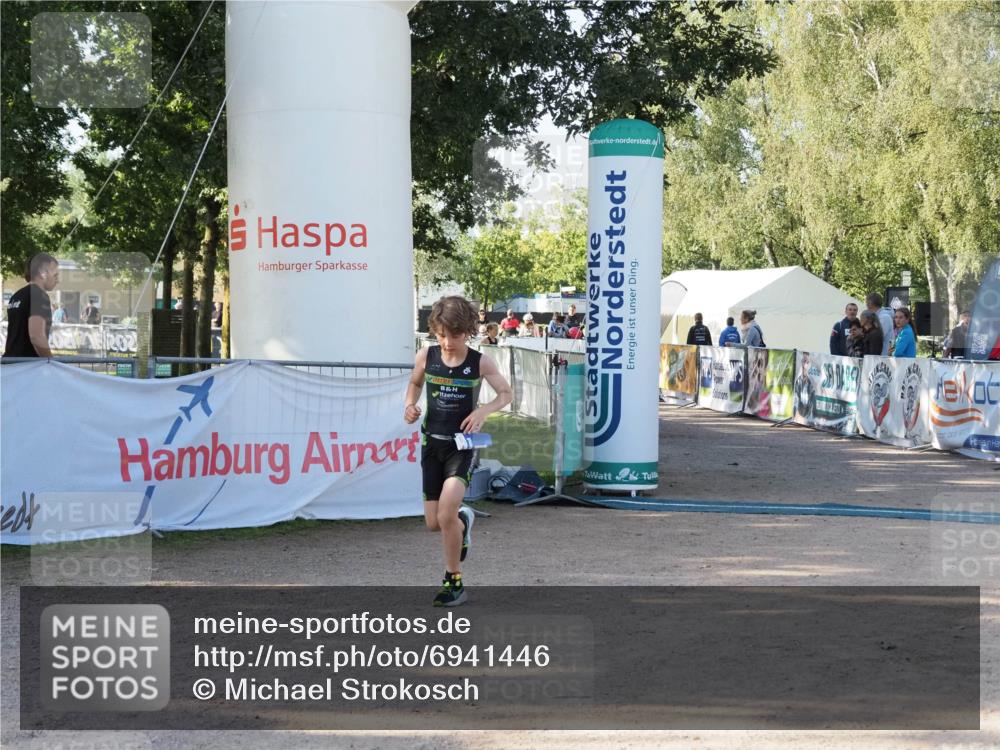 01.09.2024 - 17. Tribühne Triathlon Michael Strokosch http://msf.ph/oto/6941446 01.09.2024 09:14:07 Ziel 1, 40 meine-sportfotos.de