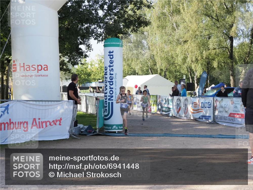 01.09.2024 - 17. Tribühne Triathlon Michael Strokosch http://msf.ph/oto/6941448 01.09.2024 09:14:13 Ziel 40, 43, 55 meine-sportfotos.de