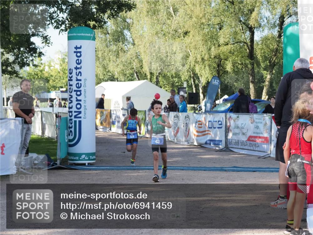 01.09.2024 - 17. Tribühne Triathlon Michael Strokosch http://msf.ph/oto/6941459 01.09.2024 09:14:17 Ziel 40, 43, 55 meine-sportfotos.de
