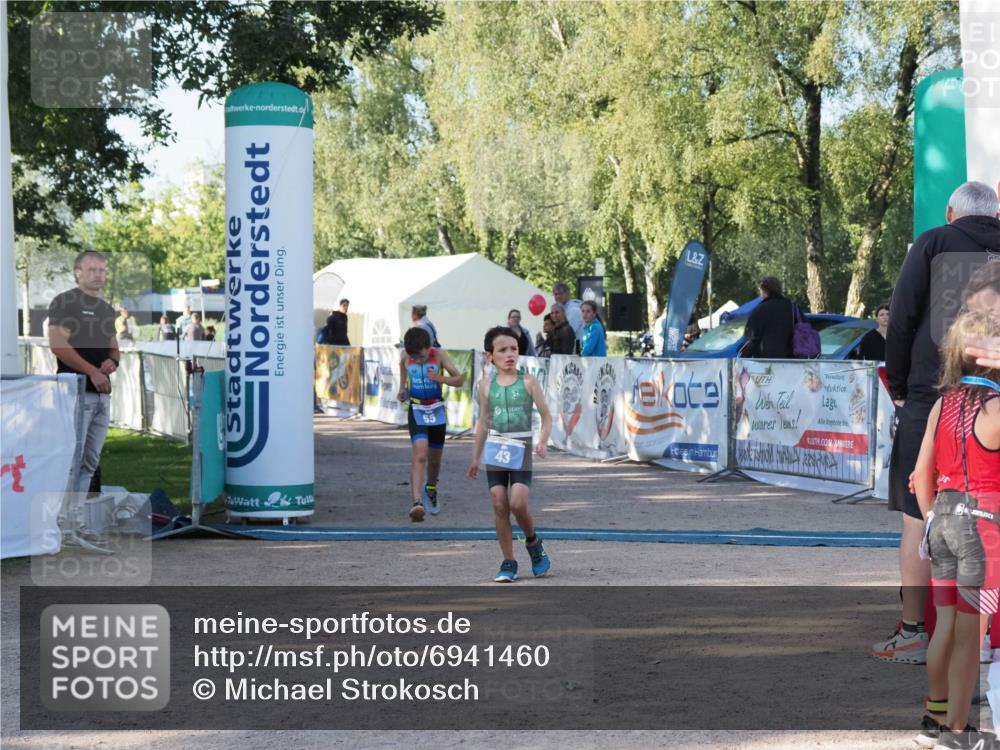 01.09.2024 - 17. Tribühne Triathlon Michael Strokosch http://msf.ph/oto/6941460 01.09.2024 09:14:17 Ziel 40, 43, 55 meine-sportfotos.de
