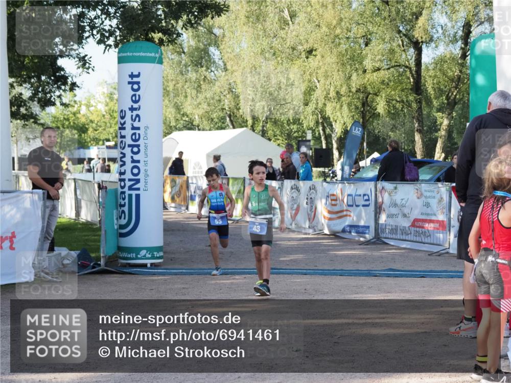 01.09.2024 - 17. Tribühne Triathlon Michael Strokosch http://msf.ph/oto/6941461 01.09.2024 09:14:17 Ziel 40, 43, 55 meine-sportfotos.de