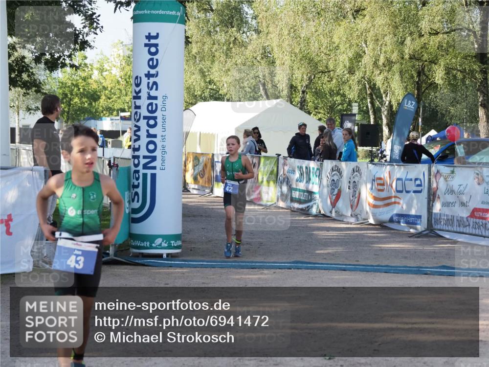 01.09.2024 - 17. Tribühne Triathlon Michael Strokosch http://msf.ph/oto/6941472 01.09.2024 09:14:24 Ziel 42 meine-sportfotos.de