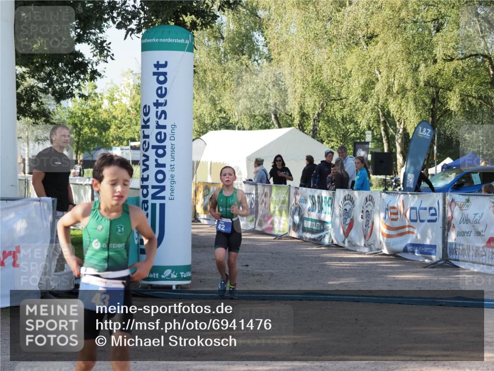 01.09.2024 - 17. Tribühne Triathlon Michael Strokosch http://msf.ph/oto/6941476 01.09.2024 09:14:24 Ziel 42 meine-sportfotos.de
