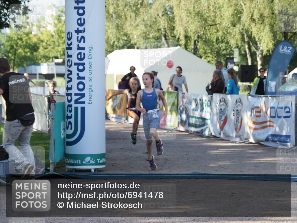 01.09.2024 - 17. Tribühne Triathlon Michael Strokosch http://msf.ph/oto/6941478 01.09.2024 09:14:42 Ziel 20, 44, 46 meine-sportfotos.de