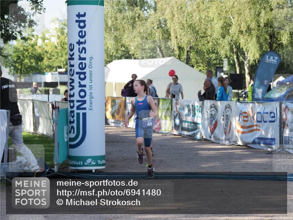 01.09.2024 - 17. Tribühne Triathlon Michael Strokosch http://msf.ph/oto/6941480 01.09.2024 09:14:43 Ziel 20, 44, 46 meine-sportfotos.de