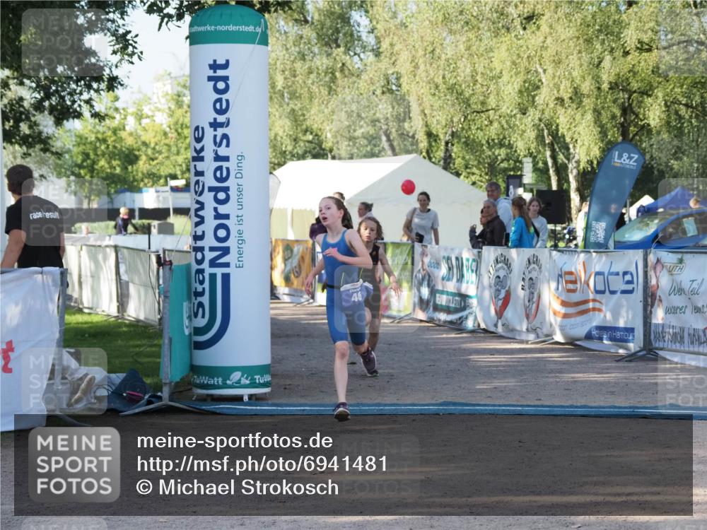 01.09.2024 - 17. Tribühne Triathlon Michael Strokosch http://msf.ph/oto/6941481 01.09.2024 09:14:43 Ziel 20, 44, 46 meine-sportfotos.de