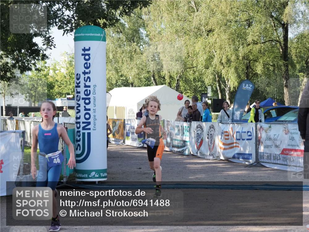 01.09.2024 - 17. Tribühne Triathlon Michael Strokosch http://msf.ph/oto/6941488 01.09.2024 09:14:44 Ziel 20, 44, 46 meine-sportfotos.de