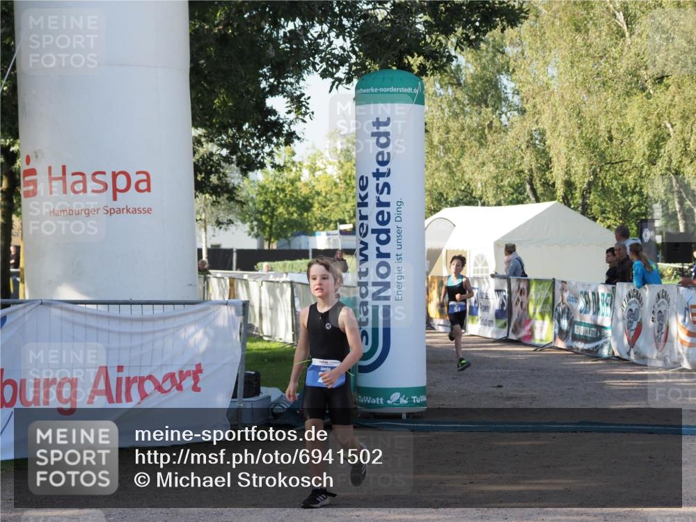 01.09.2024 - 17. Tribühne Triathlon Michael Strokosch http://msf.ph/oto/6941502 01.09.2024 09:14:49 Ziel 20, 44, 51 meine-sportfotos.de