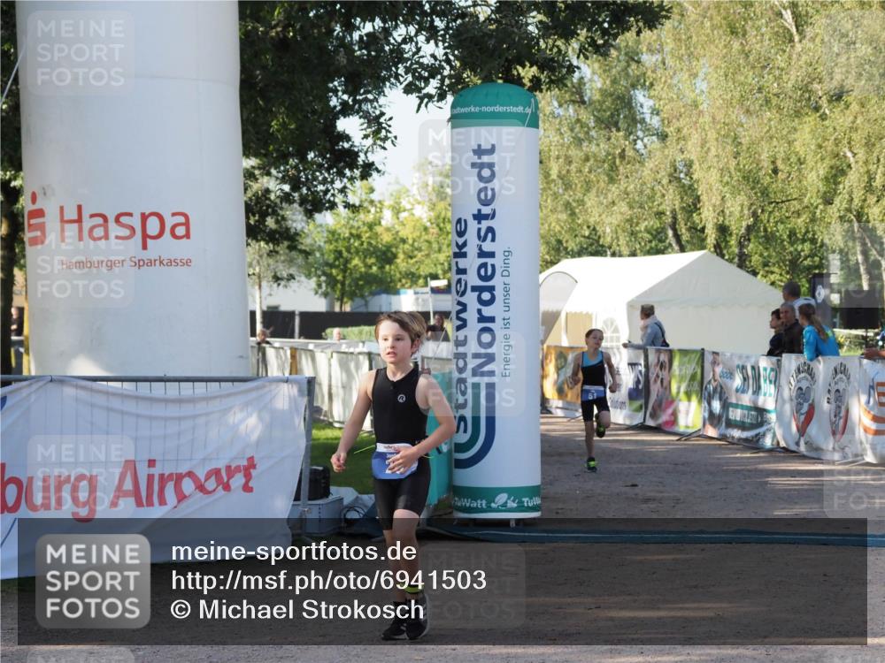 01.09.2024 - 17. Tribühne Triathlon Michael Strokosch http://msf.ph/oto/6941503 01.09.2024 09:14:49 Ziel 20, 44, 51 meine-sportfotos.de
