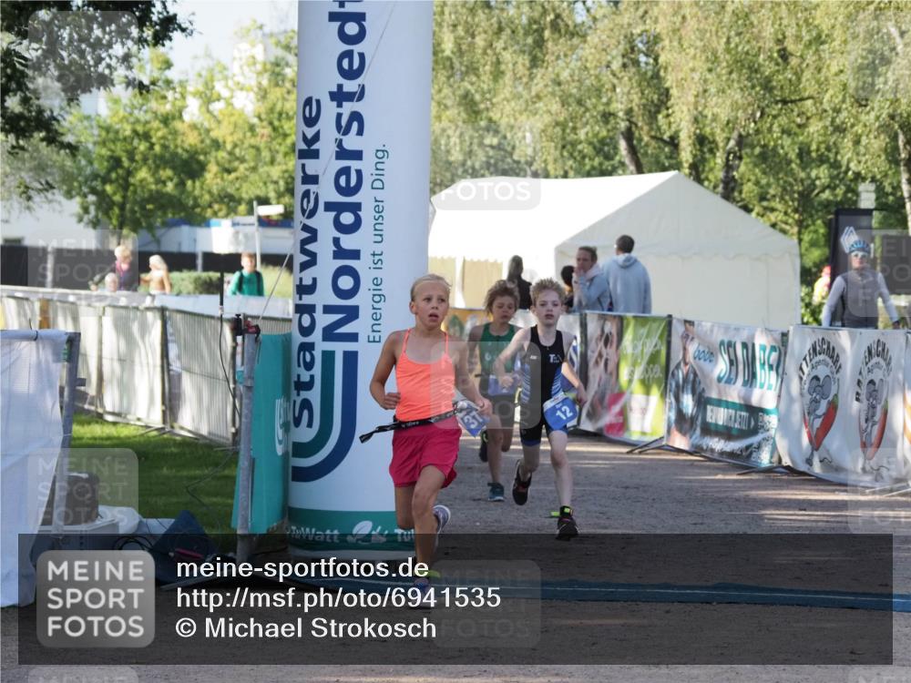 01.09.2024 - 17. Tribühne Triathlon Michael Strokosch http://msf.ph/oto/6941535 01.09.2024 09:15:11 Ziel 2, 12, 19, 37 meine-sportfotos.de