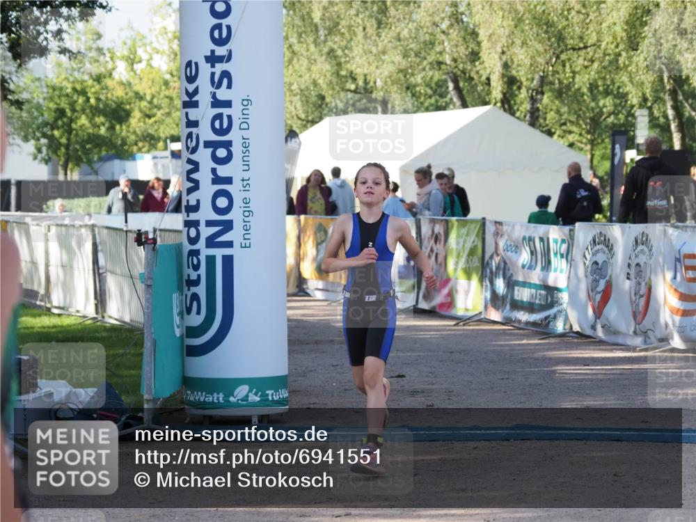 01.09.2024 - 17. Tribühne Triathlon Michael Strokosch http://msf.ph/oto/6941551 01.09.2024 09:15:23 Ziel 34 meine-sportfotos.de