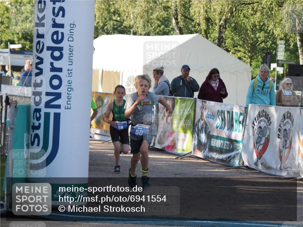 01.09.2024 - 17. Tribühne Triathlon Michael Strokosch http://msf.ph/oto/6941554 01.09.2024 09:15:42 Ziel 18, 32, 50 meine-sportfotos.de