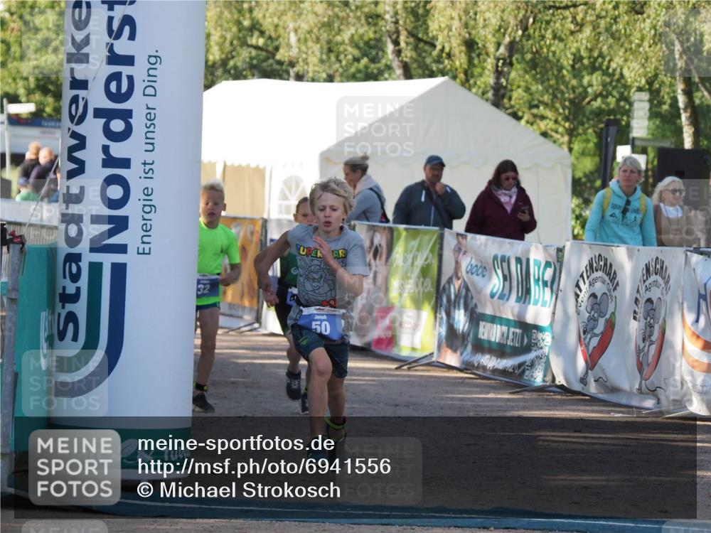 01.09.2024 - 17. Tribühne Triathlon Michael Strokosch http://msf.ph/oto/6941556 01.09.2024 09:15:42 Ziel 18, 32, 50 meine-sportfotos.de