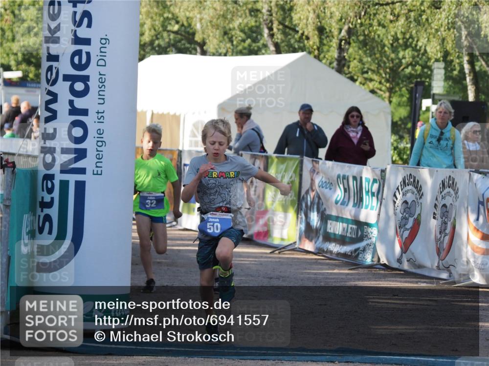 01.09.2024 - 17. Tribühne Triathlon Michael Strokosch http://msf.ph/oto/6941557 01.09.2024 09:15:42 Ziel 18, 32, 50 meine-sportfotos.de